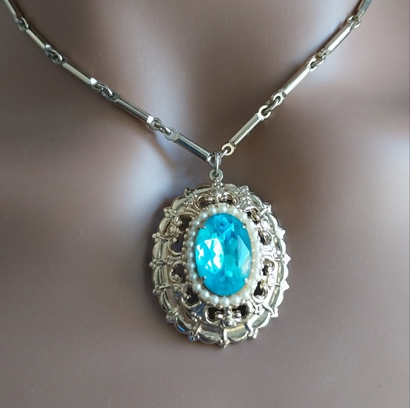 Coro Silver and Blue Necklace - Picture 8 of 9